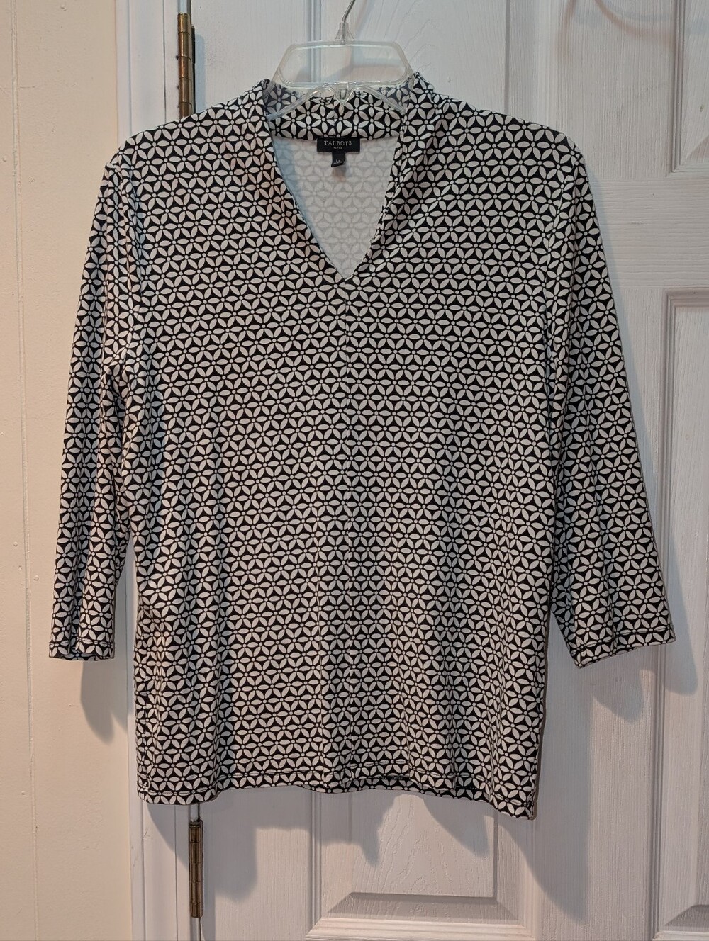 Talbots Black and White Geometric V-Neck Long Sleeve Top
